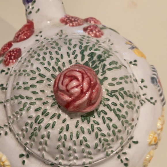 Tea Pot With Floral Garden - Picture 5 of 7
